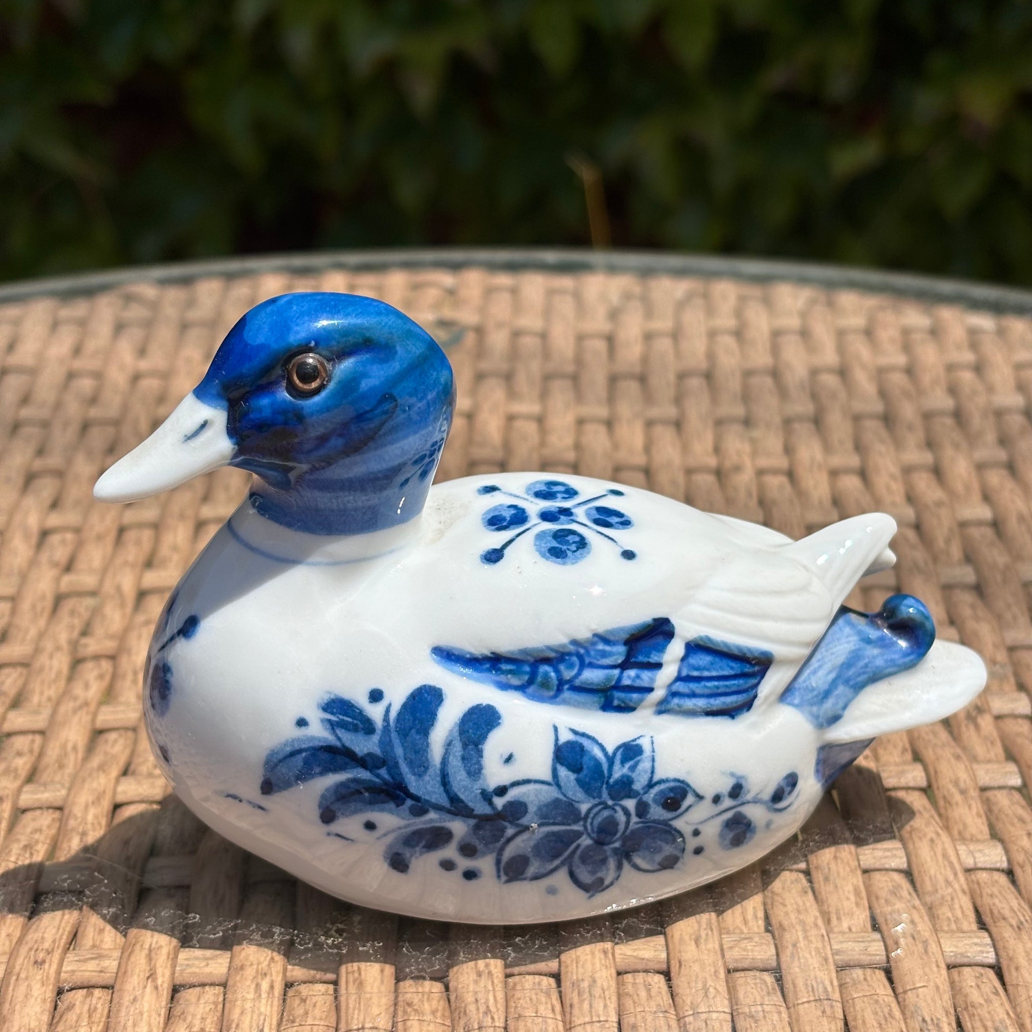 VaVa「Blue Popcorn」CREATIVE DRUG STORE Ceramic Blue and White Duck Music Box – VMC Curations